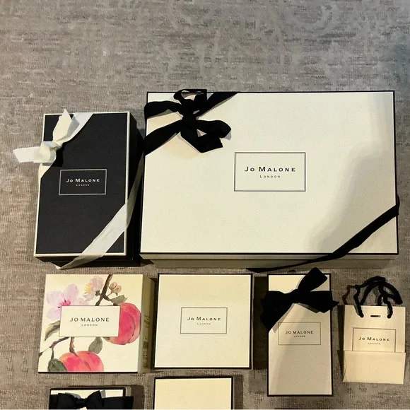 Jo Malone Black and White Gift Collection - Picture 2 of 5